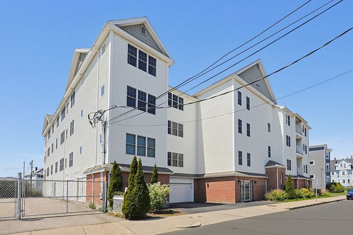 Property Photo: 51 Pearl St 205 MA 02148
