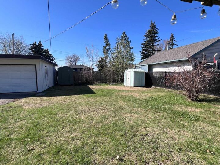 Property Photo:  10405 109 Avenue  AB T8V 1S2 