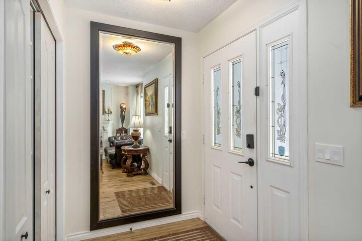 Property Photo:  76 Sunlake Gardens SE  AB T2X 3G4 
