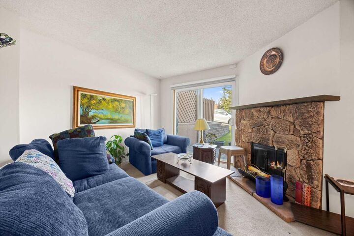 Property Photo:  4940 39 Avenue SW 8  AB T3E 6M7 