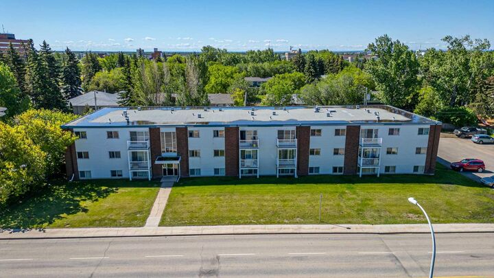 Property Photo:  9807 108 Avenue 105  AB T8V 1N5 
