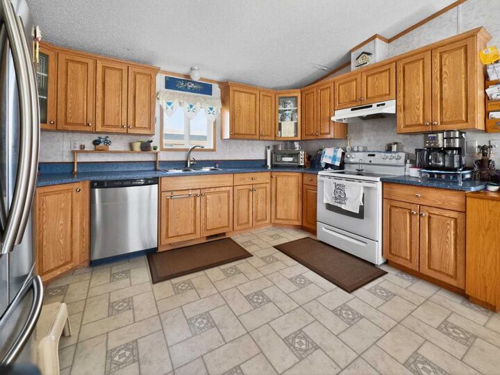Property Photo: 10202 Homestead Way AB T0H 2H0