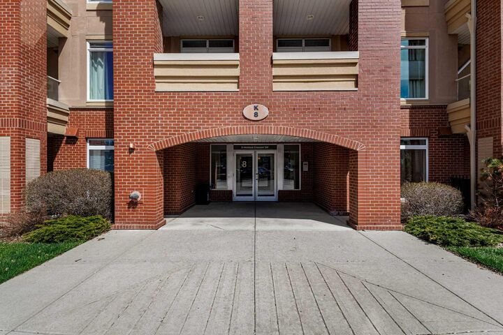 Property Photo:  8 Hemlock Crescent SW 304  AB T3C 2Z1 
