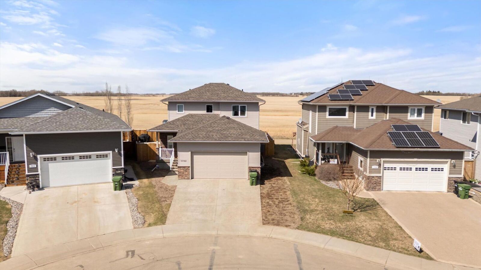 Property Photo:  3702 76 Street  AB T4V 5E3 