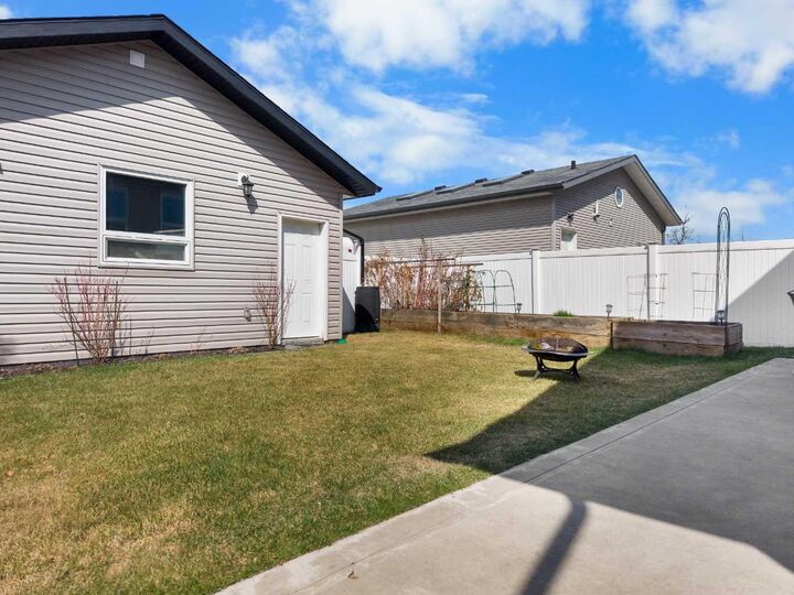 Property Photo:  135 Stephenson Crescent  AB T4R 0L6 