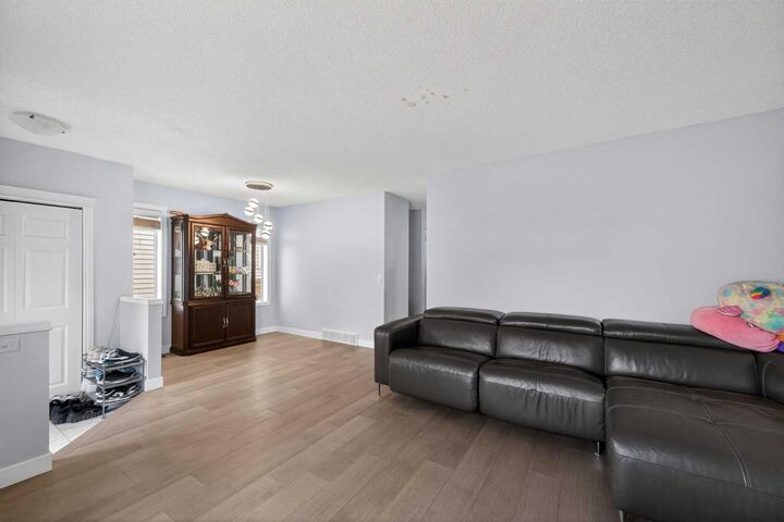 Property Photo:  35 Erin Green Place SE  AB T2B 3C2 
