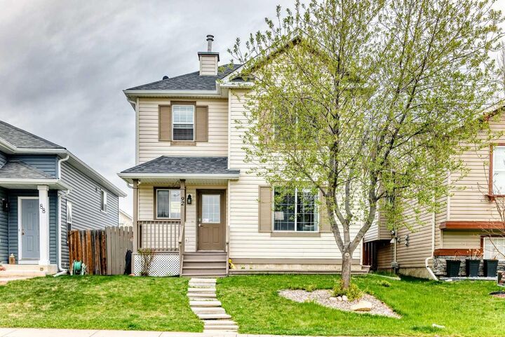 Property Photo:  92 Covehaven Road NE  AB T3K 5W6 