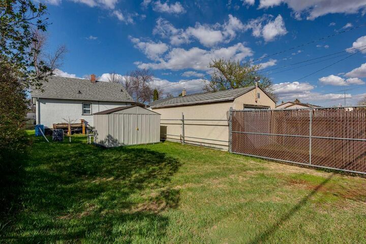 Property Photo:  5013 54 Avenue  AB T4J 1H2 