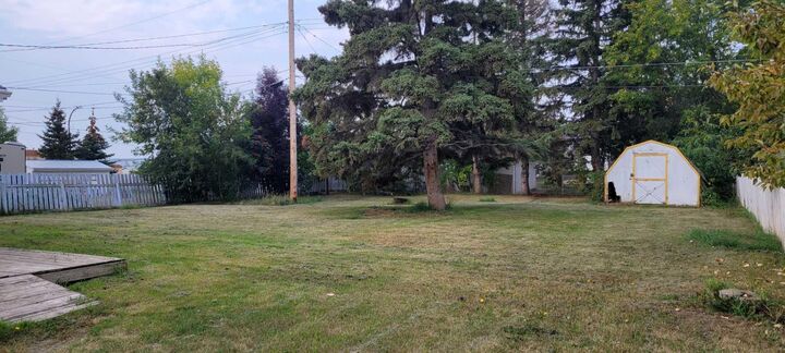 Property Photo:  10304 114 Street  AB T0H 1L0 
