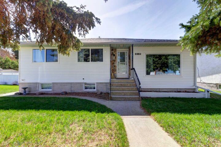 Property Photo:  419 2 Street N  AB T0L 2B0 