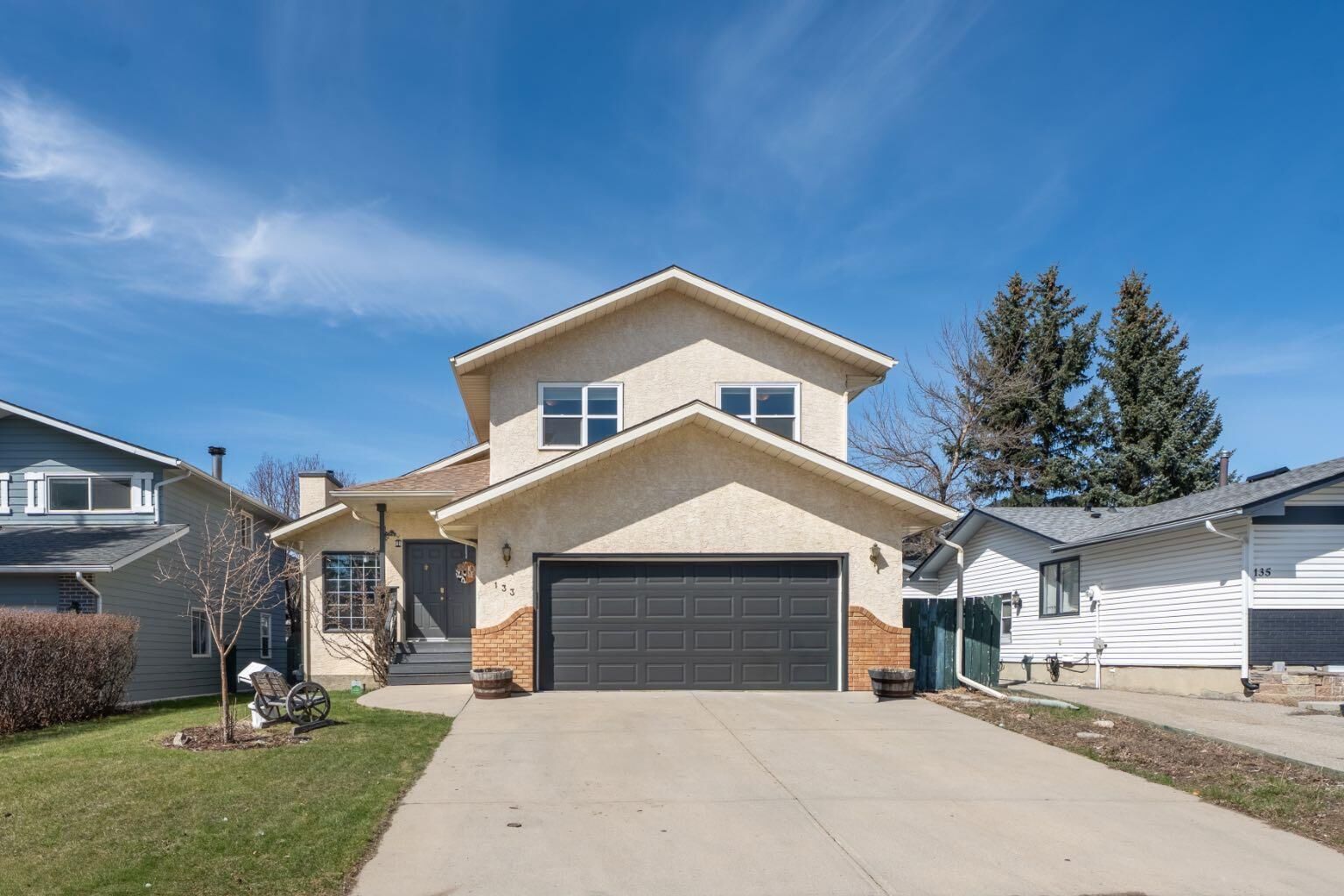 Property Photo:  133 Carr Crescent  AB T1S 1E5 