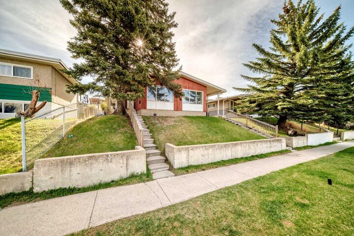 Property Photo:  2804 14 Street NW  AB T2K 1H7 