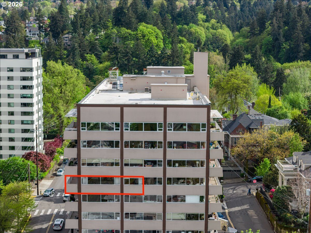 Property Photo:  2323 SW Park Pl 706  OR 97205 