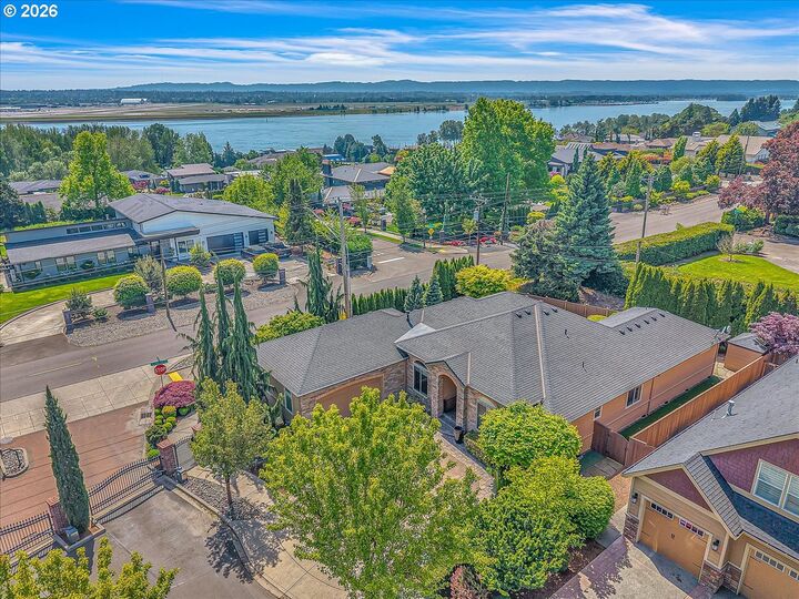Property Photo:  1410 SE Columbia Crest Ct  WA 98664 