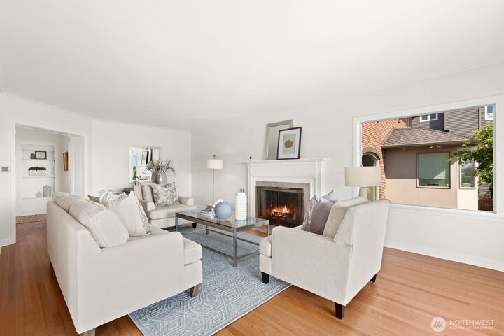 Property Photo:  2527  Westmont Way W  WA 98199 