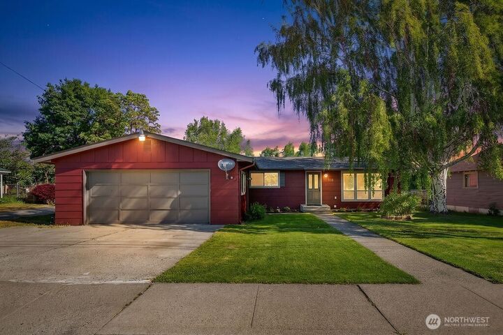 Property Photo:  1312  Springwater Avenue  WA 98801 