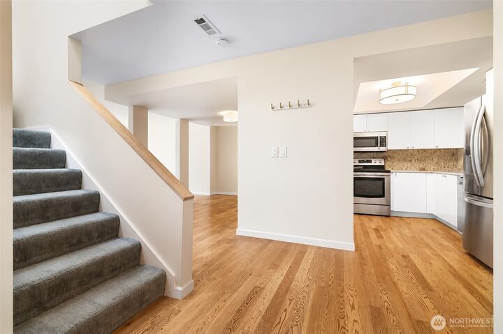Property Photo:  10840 NE 35th Place 2  WA 98004 