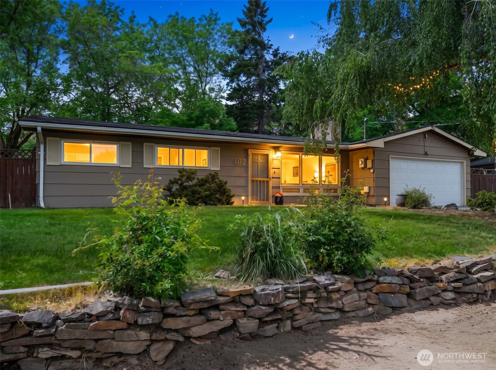 Property Photo:  402  Shady Lane  WA 98801 