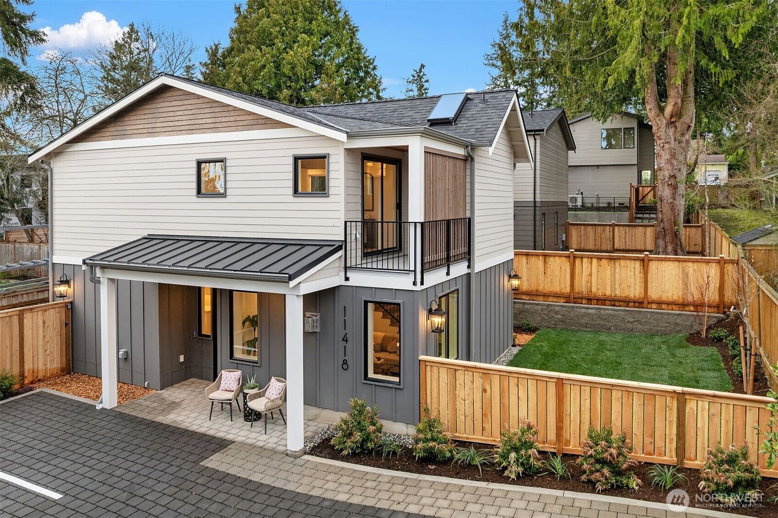 Property Photo:  11418 NE 90th Street  WA 98033 