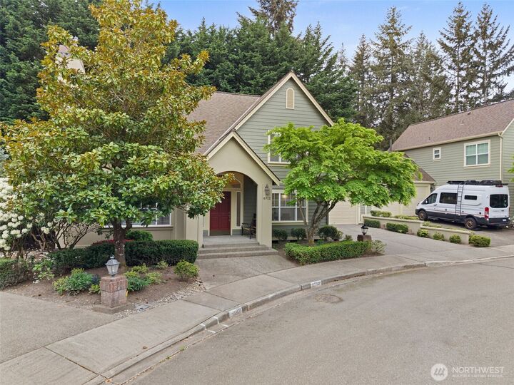 Property Photo:  6712  127 Place SE  WA 98006 