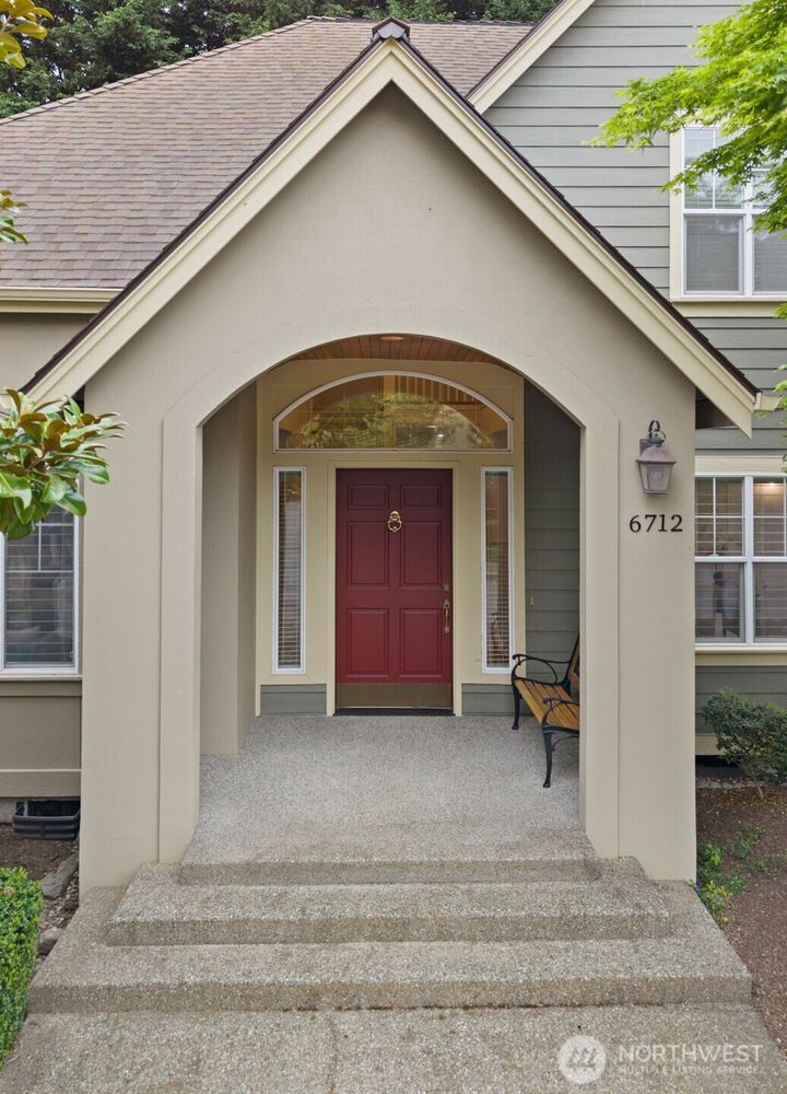 Property Photo: 6712 127 Place SE WA 98006