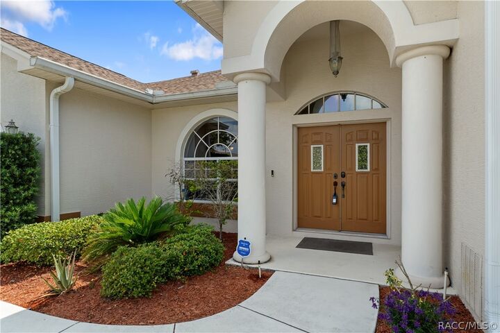 Property Photo:  3200 St. Ives Boulevard  FL 64609 