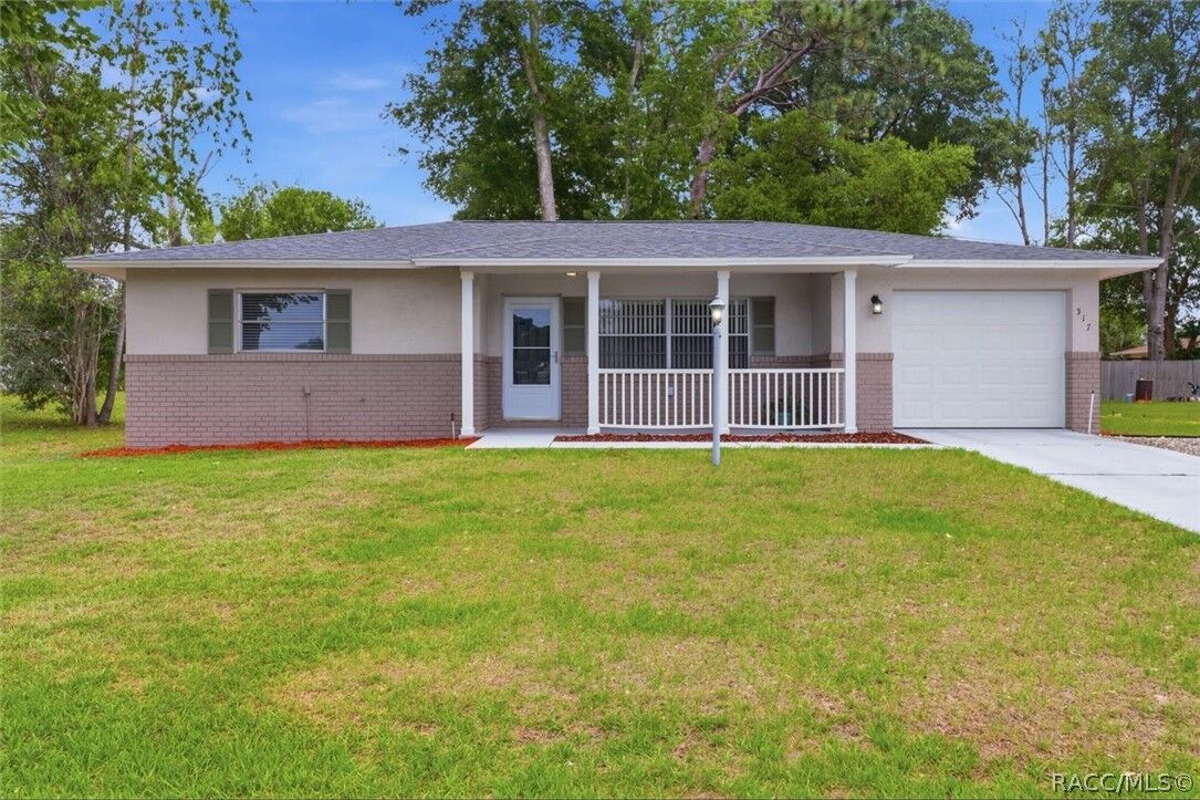 Property Photo:  517 S Jefferson Street  FL 34465 