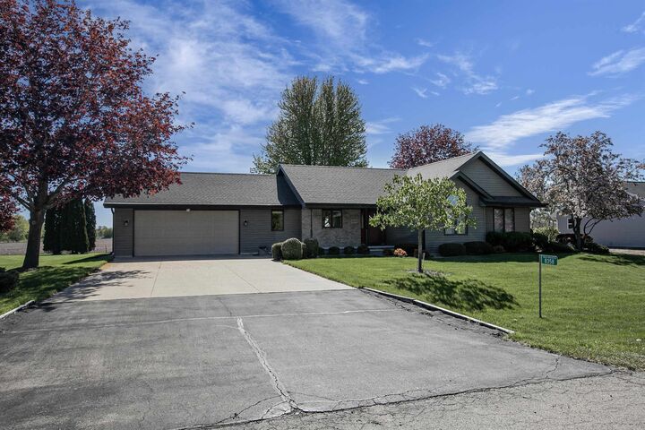 Property Photo:  8358 Pheasant Run Trail  WI 54947 