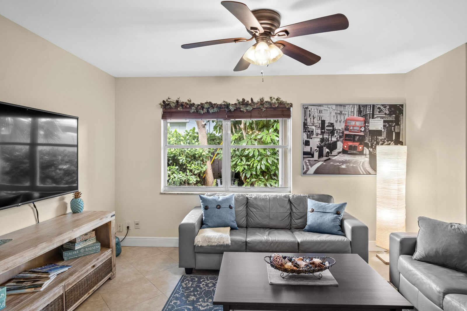 Property Photo: 803 NE 2nd Avenue FL 33444