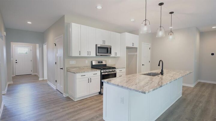 Property Photo:  405 Ridge Court  WI 53576 