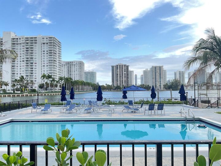 Property Photo:  2780 NE 183rd St 1007  FL 33160 