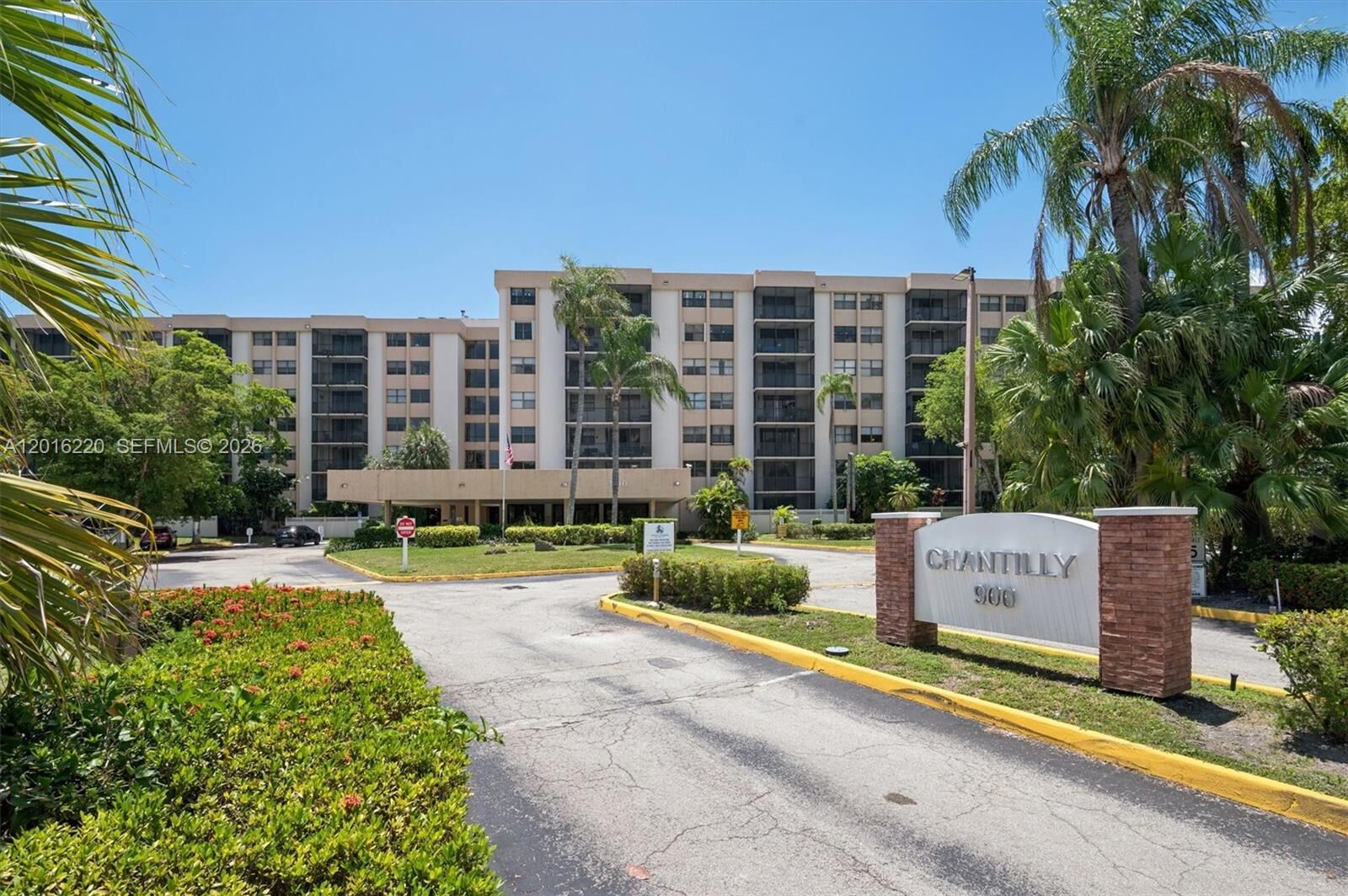 Property Photo:  900 NE 195th St 414  FL 33179 