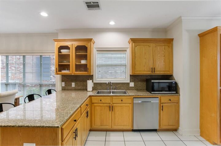 Property Photo:  1333 Cambridge Court  LA 70605 