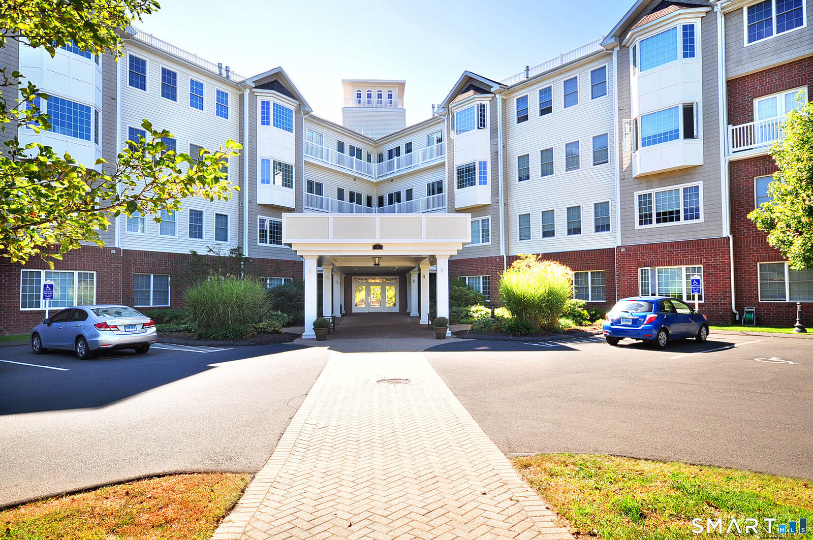 Property Photo:  1 King Philip Drive 218  CT 06117 
