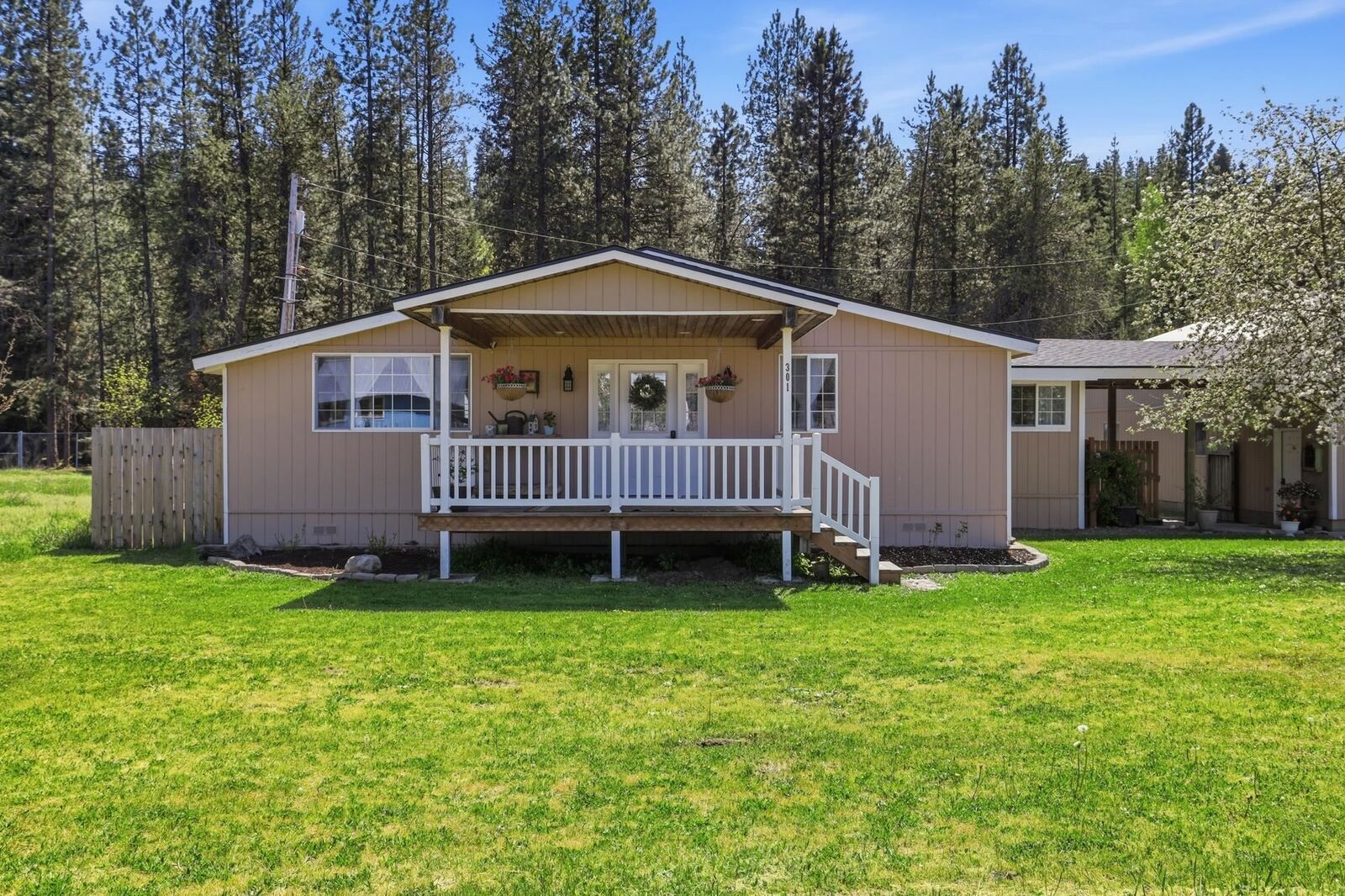Property Photo:  301 W 8th St  WA 99156 