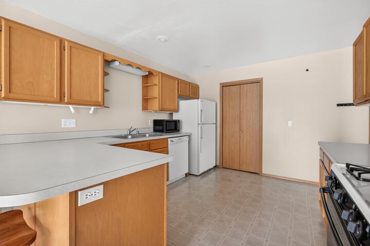 Property Photo:  253 NW Clay Ct  WA 99163 