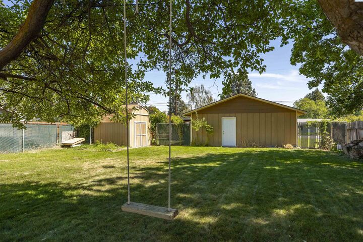 Property Photo: 491 S 41st Ave WA 99353
