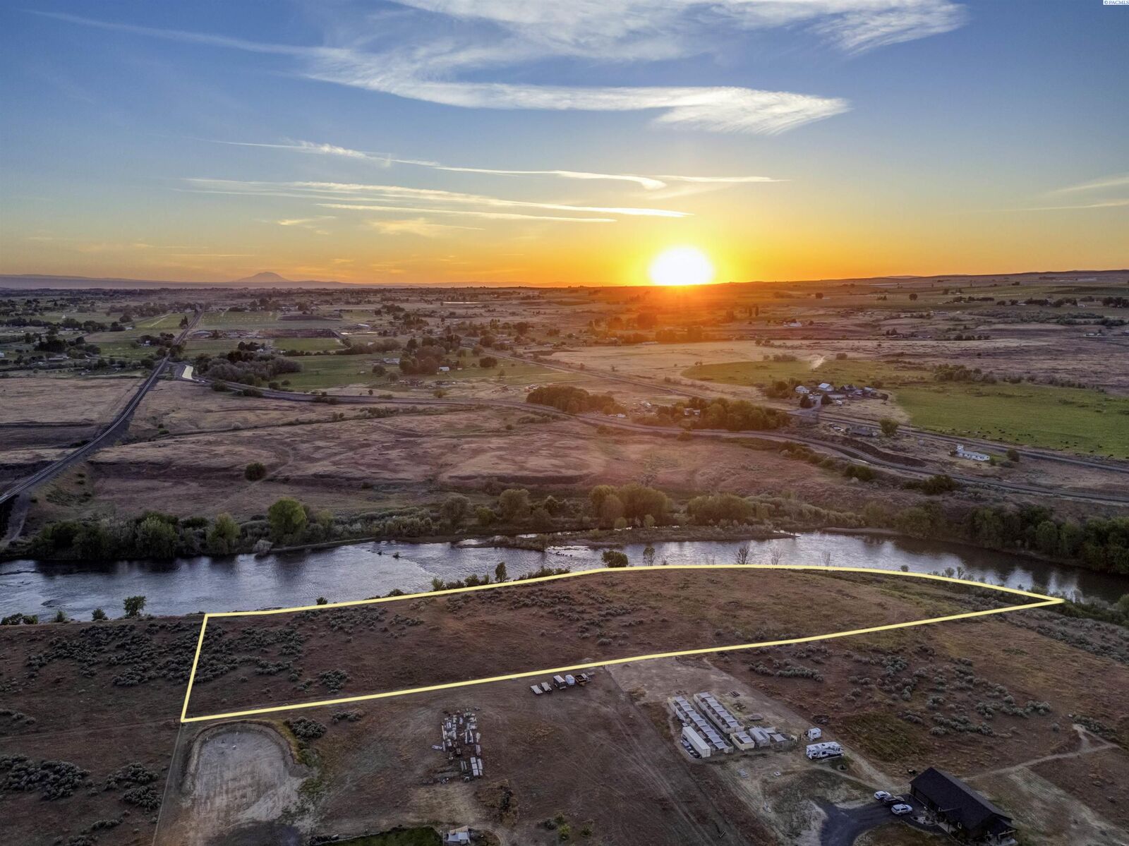 Property Photo:  80456 N 757 Pr NW  WA 99350 