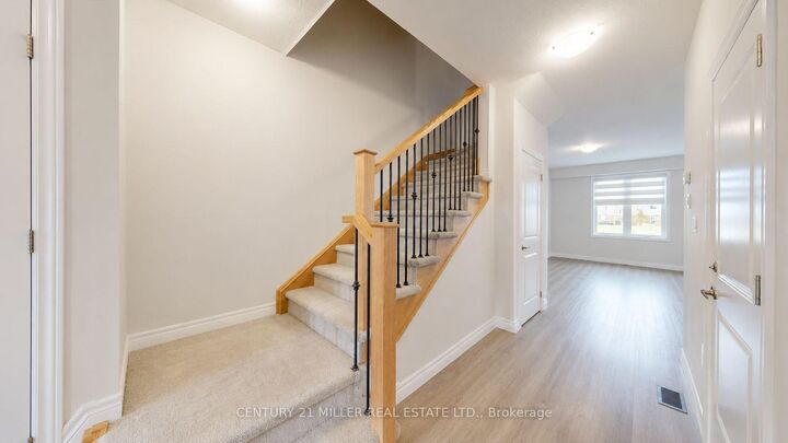 Property Photo:  10 Linden Park Lane  ON L9A 1Y1 
