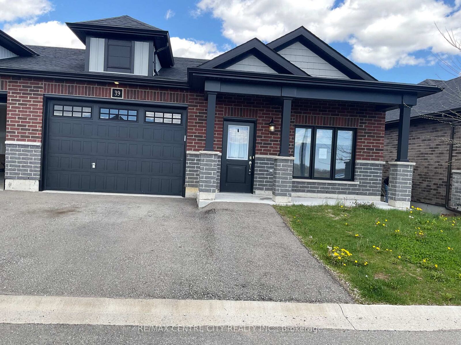 Property Photo: 39 Waterthrush Lane ON N3Y 0E9