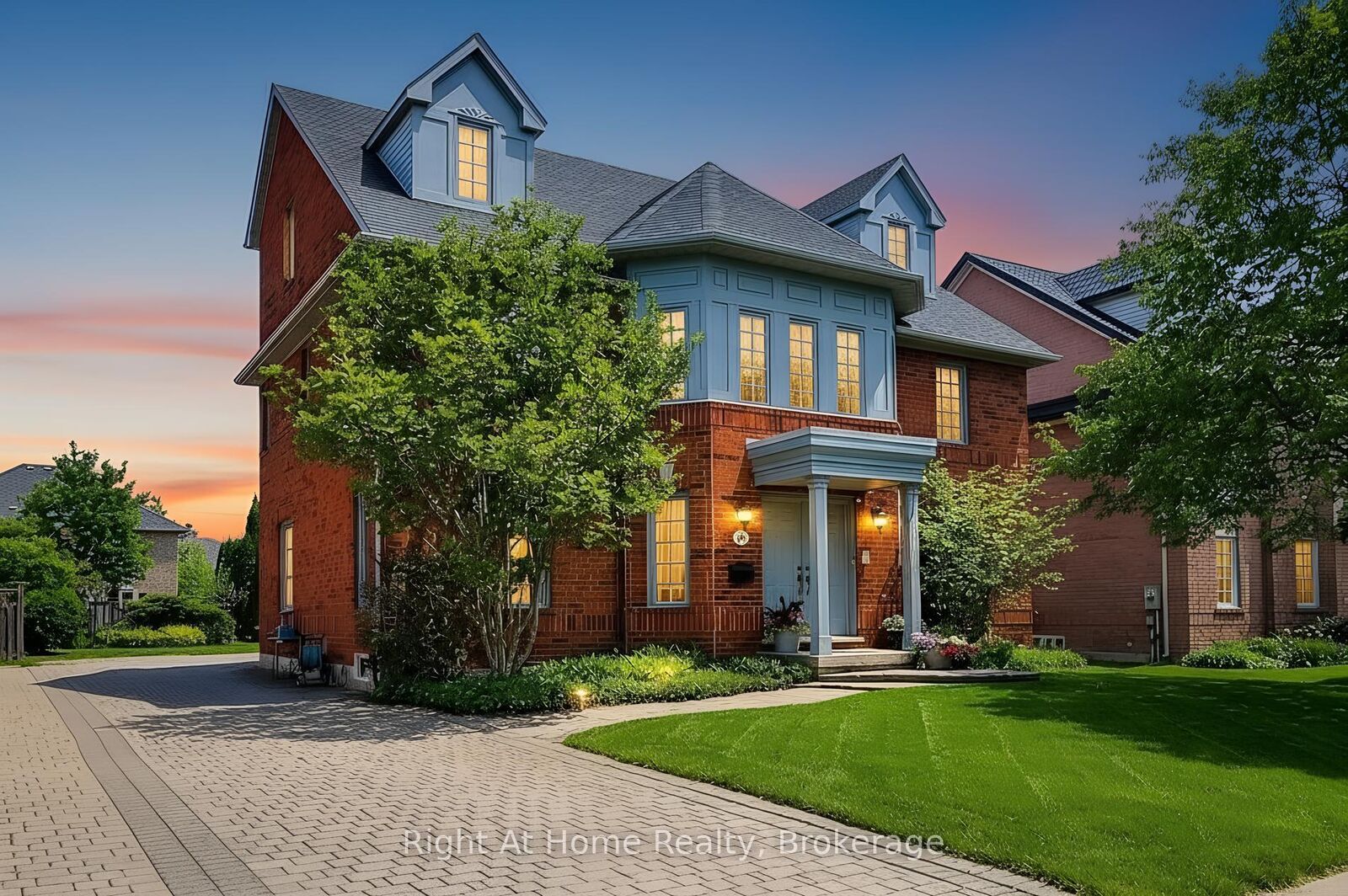 Property Photo: 85 Meadowlands Boulevard ON L9K 1H8