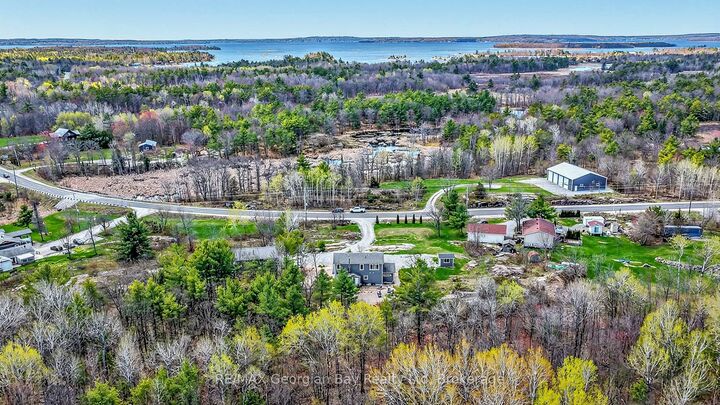1432 Honey Harbour Road — photo 1