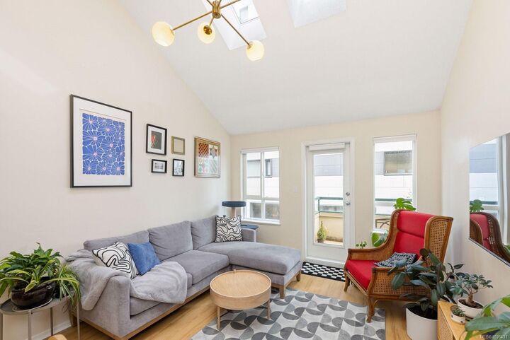 Property Photo:  1015 Johnson St 402  BC V8V 3N6 