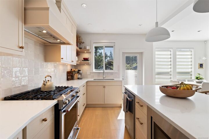 Property Photo:  973 Isabell Ave  BC V9C 2N2 