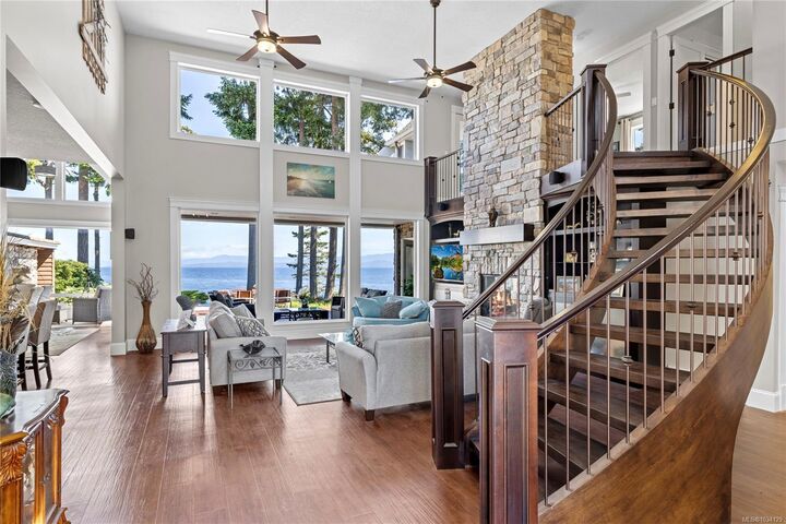 Property Photo:  863 Cavin Rd  BC V9P 1Z9 