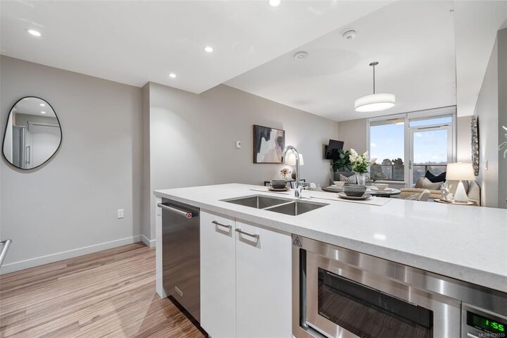 Property Photo:  777 Belleville St 1104  BC V8W 0G1 