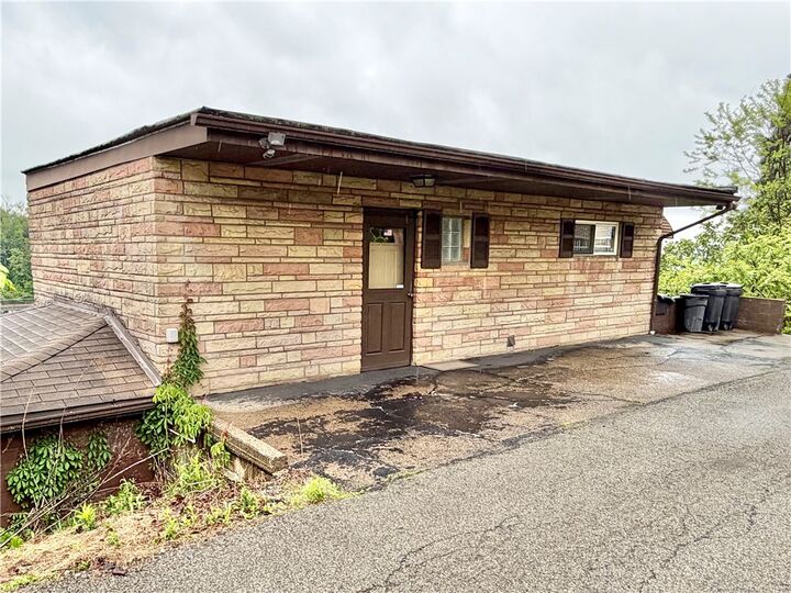 Property Photo:  1306 Broadway Avenue Rear  PA 15035 