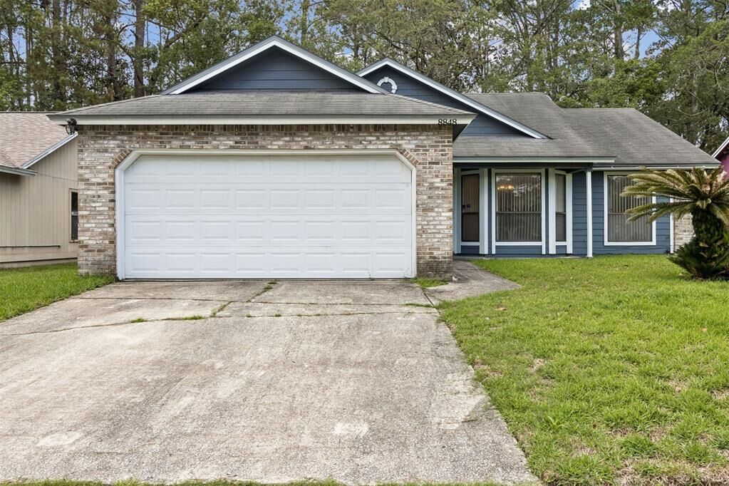 Property Photo:  8848 Victoria Landing Drive W  FL 32208 