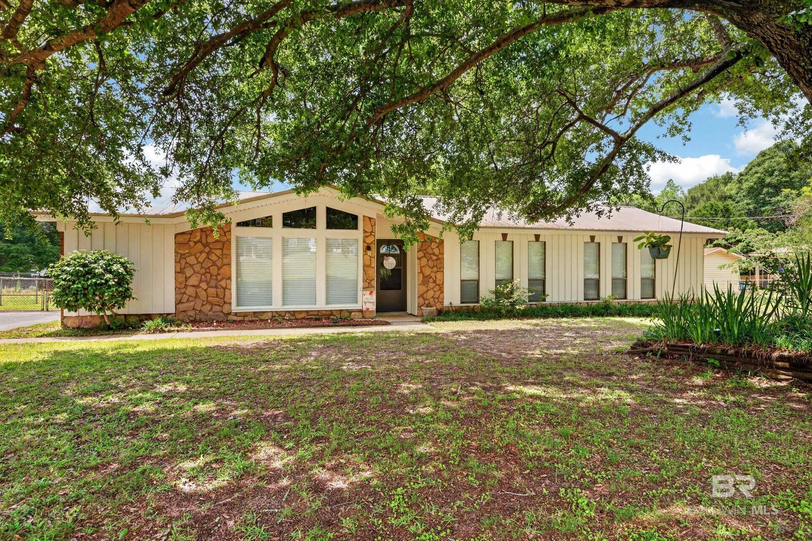 Property Photo: 9073 Howells Ferry Road AL 36575