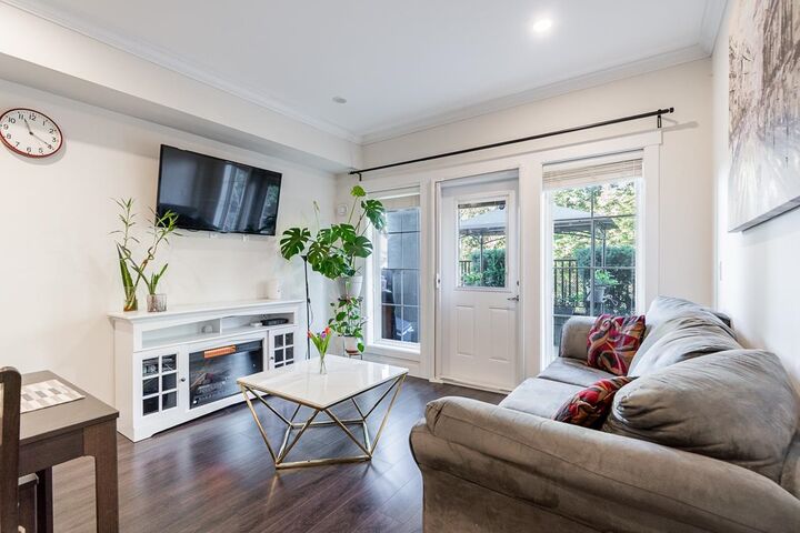 Property Photo:  7247 140 Street 7  BC V3W 1K8 